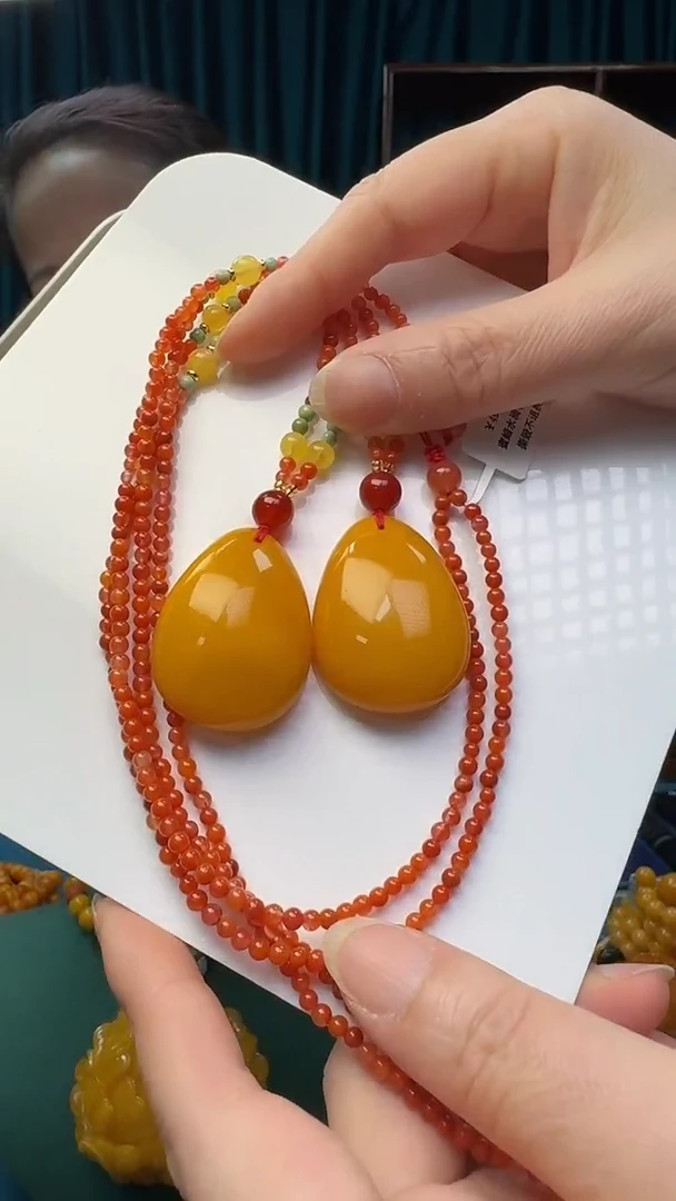 未镶嵌吊坠(赠链)琥珀蜜蜡水滴套装（多样性只发其一）