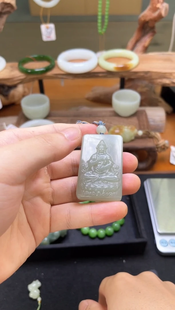 吊坠(不含链)未镶嵌和田玉且末青白 观音 83
