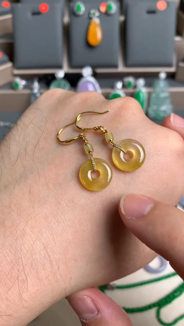 18K金镶嵌翡翠耳饰翡翠