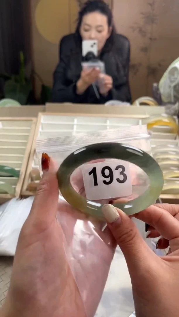 未镶嵌手镯石英质玉枝*193