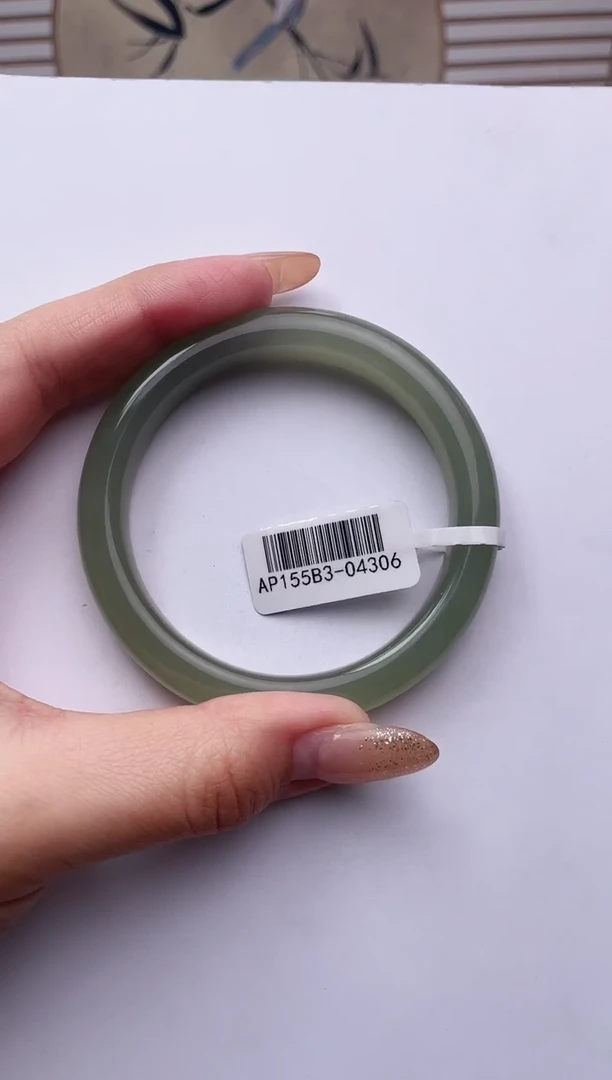 未镶嵌手镯和田玉56+湖水绿