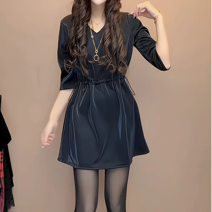 早春V领珠光收腰显瘦连衣裙