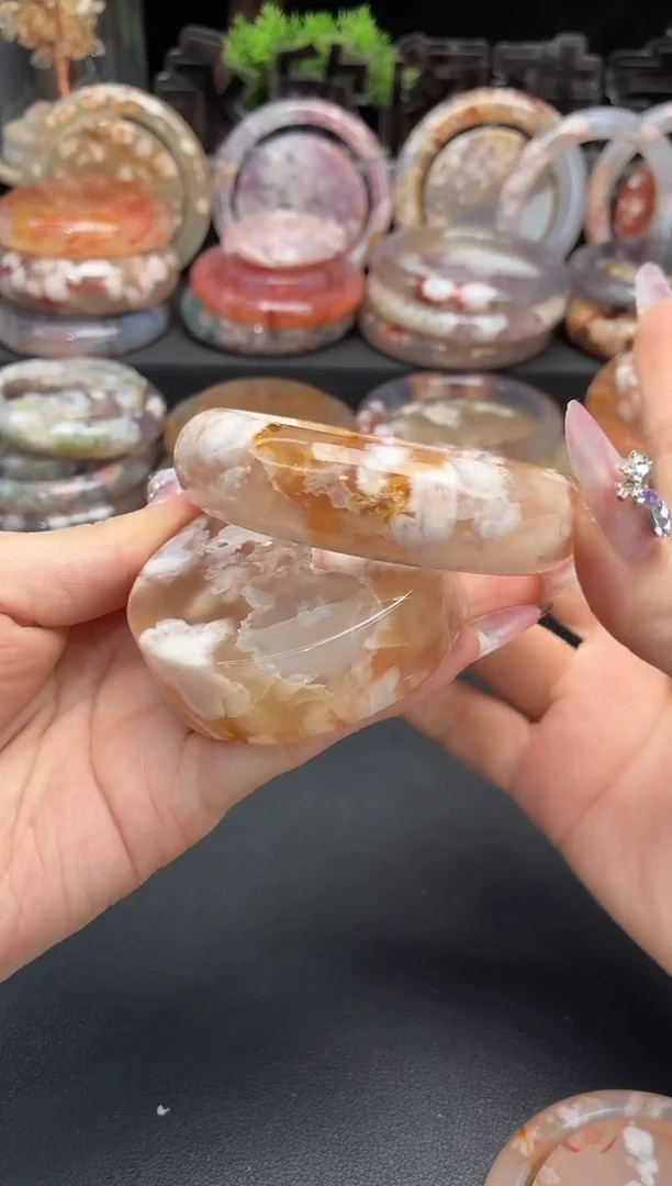 未镶嵌手镯（圆镯）石英质玉61.5