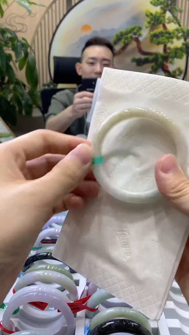 翡翠手镯未镶嵌6258