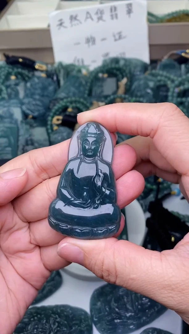 颈饰未镶嵌翡翠