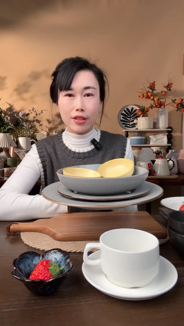 【闪购商品】瓷片线条碗盘套装微瑕