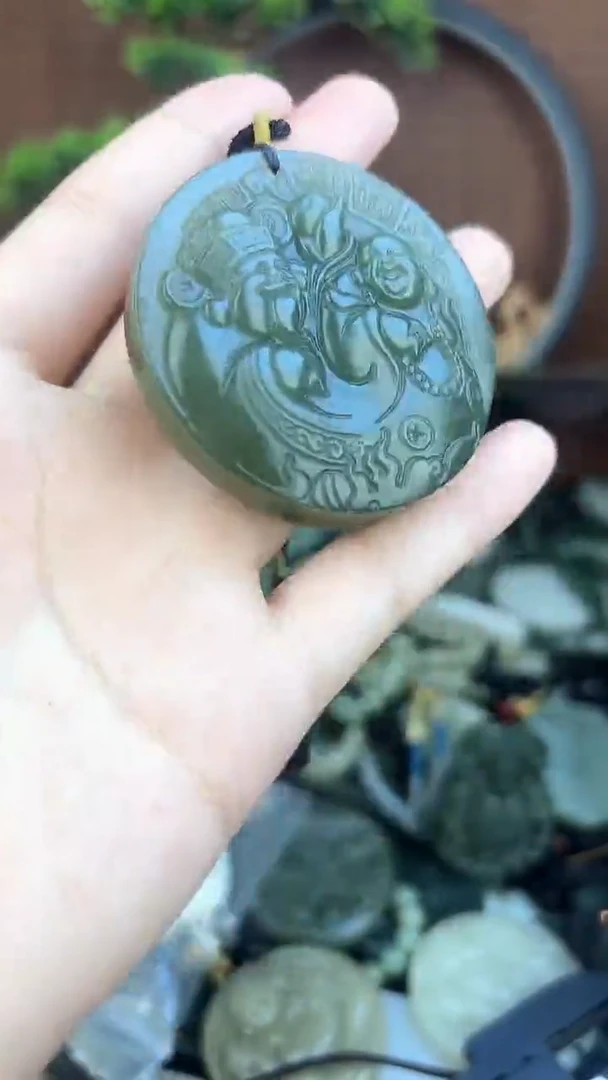 和田玉未镶嵌颈饰1