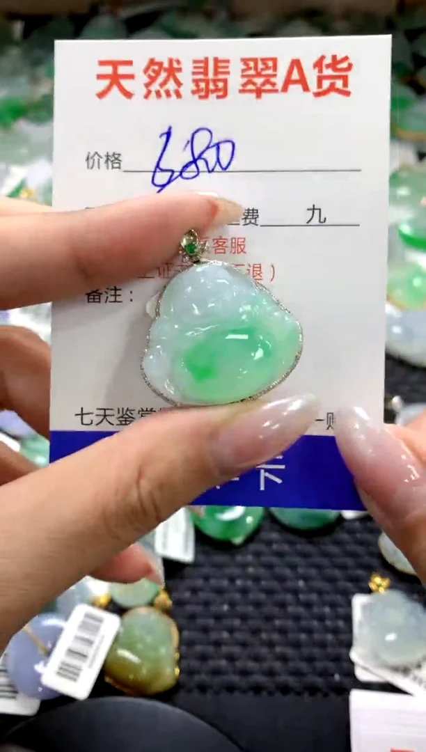 颈饰18K金镶嵌翡翠1111111111111111