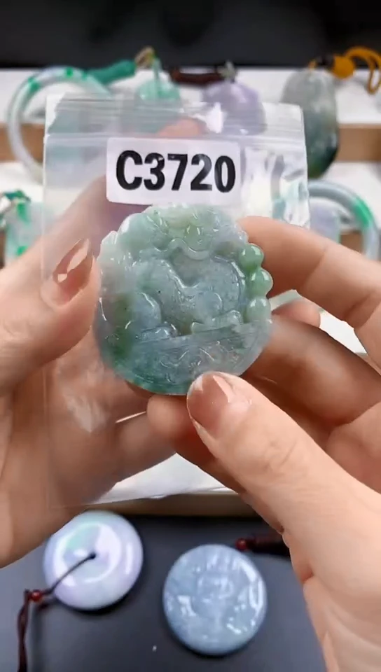 颈饰未镶嵌翡翠天然翡翠吊坠挂件