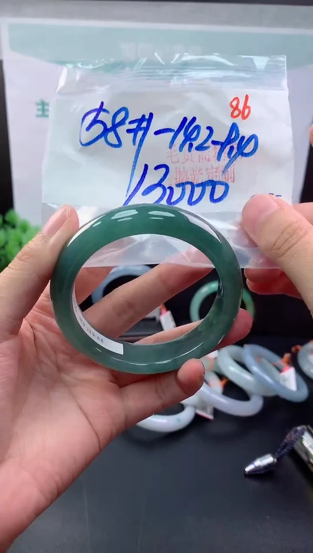 未镶嵌定制翡翠毛货需精细抛光+86手镯+13000元