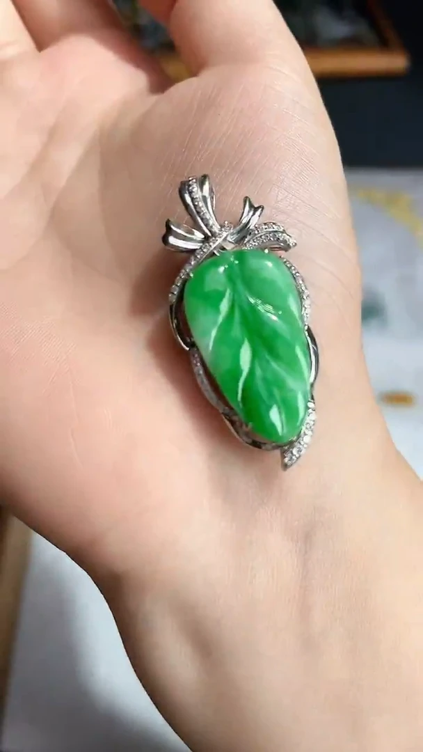 颈饰银S925镶嵌翡翠2025121401