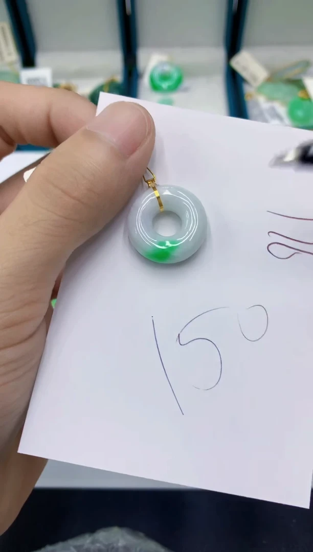 翡翠18K金镶嵌颈饰翡翠