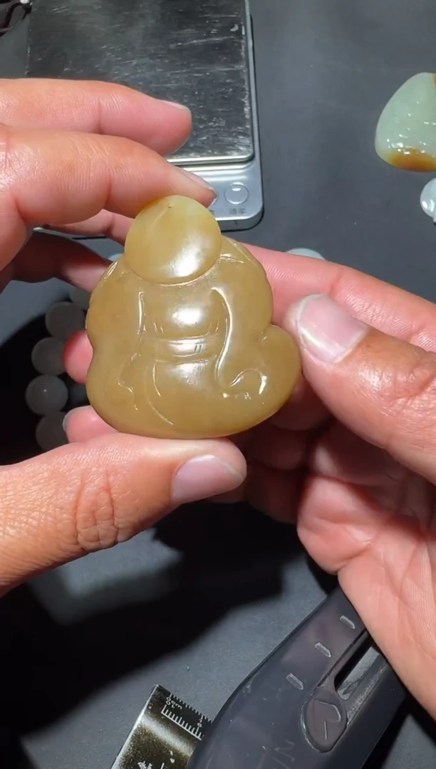 未镶嵌和田玉（糖玉）挂件和田玉