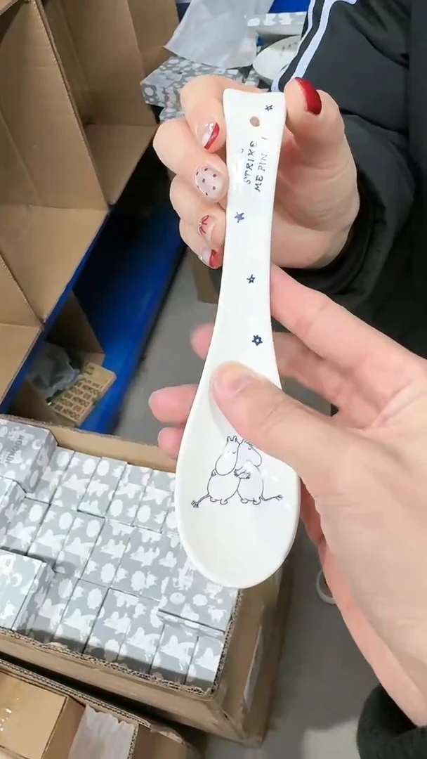 【闪购商品】瓷片姆明80周年蓝白冒险餐勺