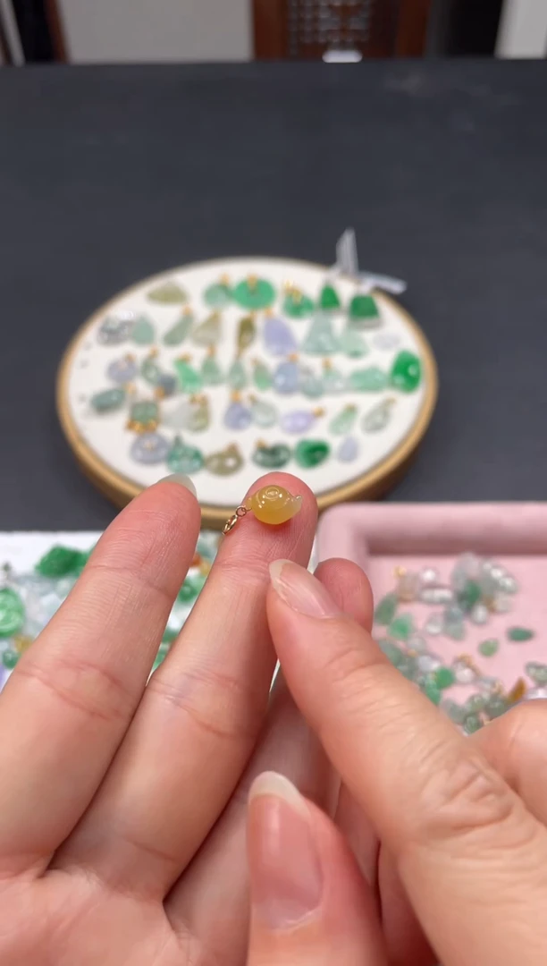 吊坠(不含链)18K金镶嵌翡翠一个JK631