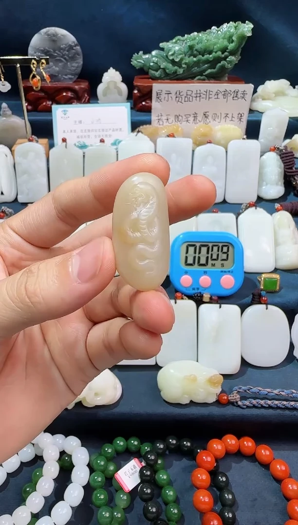 颈饰未镶嵌和田玉问**愧蛇