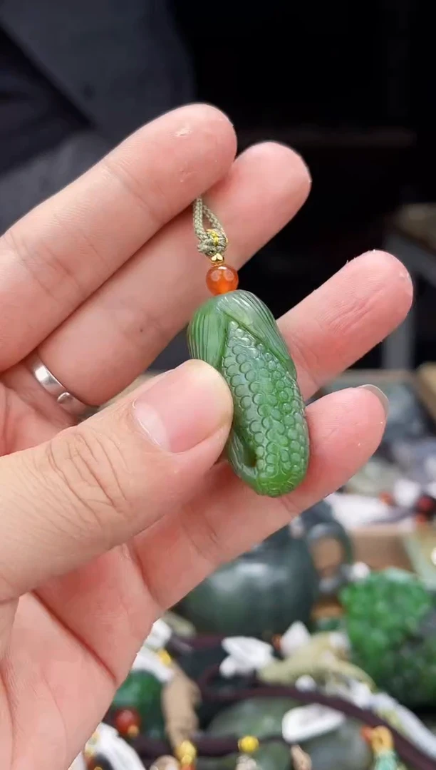 颈饰未镶嵌和田玉1