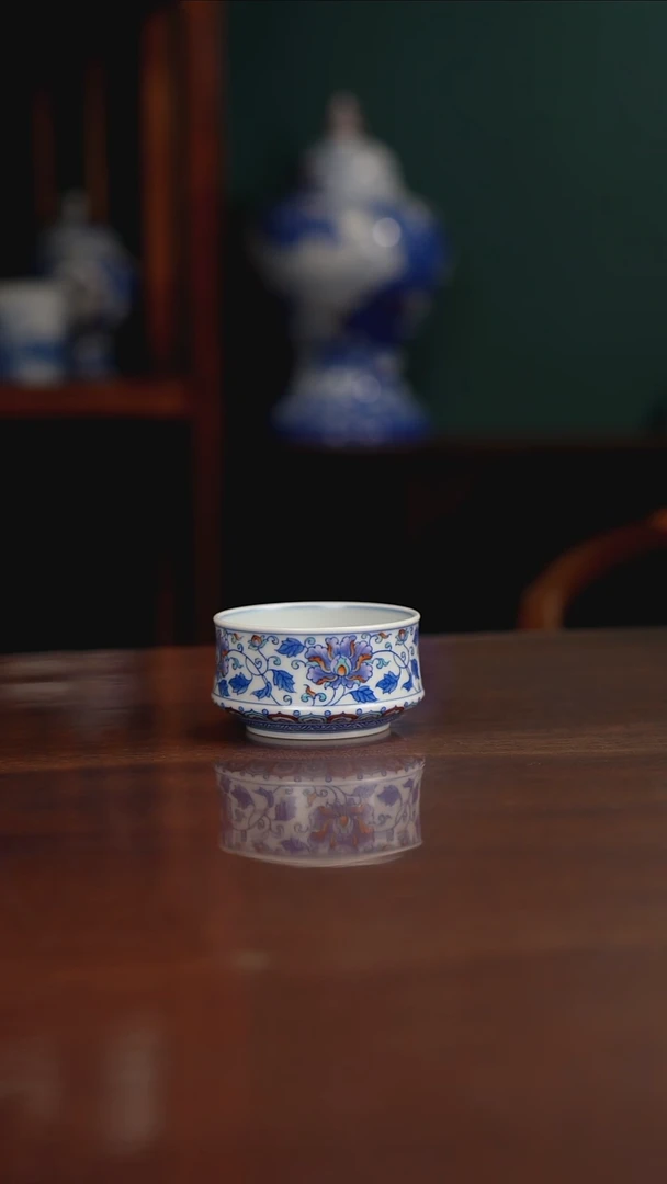 空山明月 新斗彩 缠枝牡丹