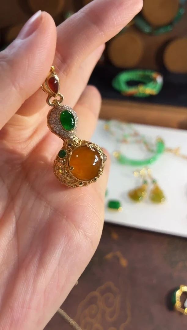 吊坠(不含链)18K金镶嵌翡翠吊坠