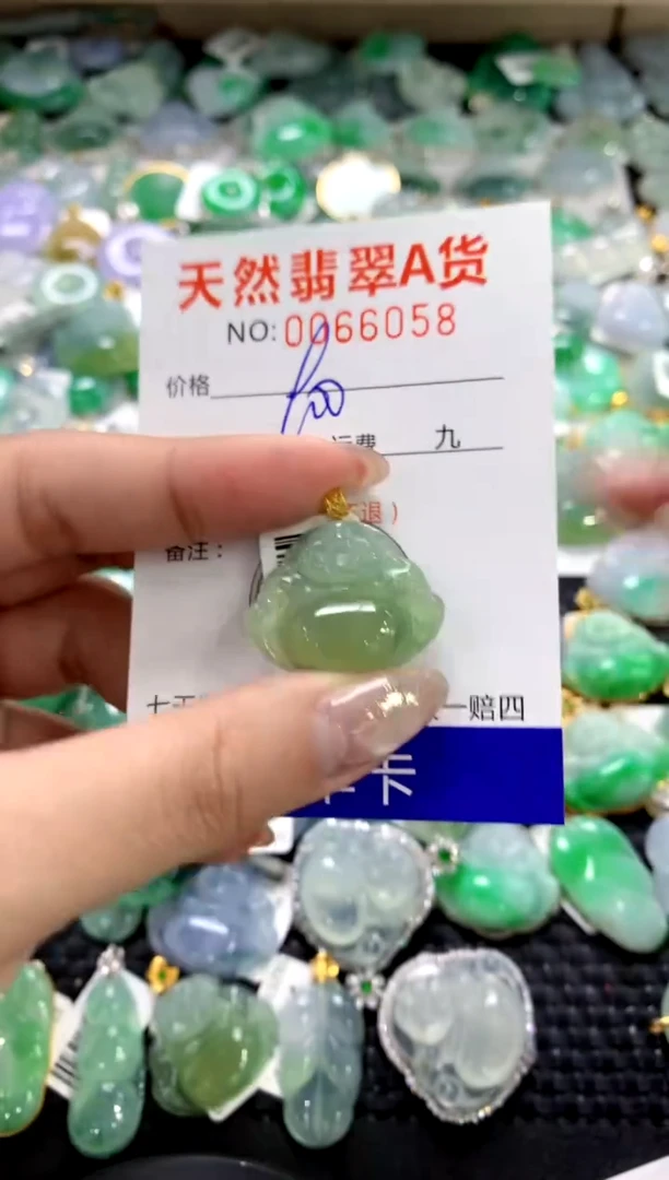 颈饰18K金镶嵌翡翠1111111111111111