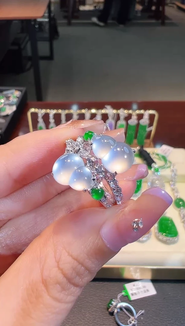 【闪购商品】翡翠戒指18K金镶嵌翡翠