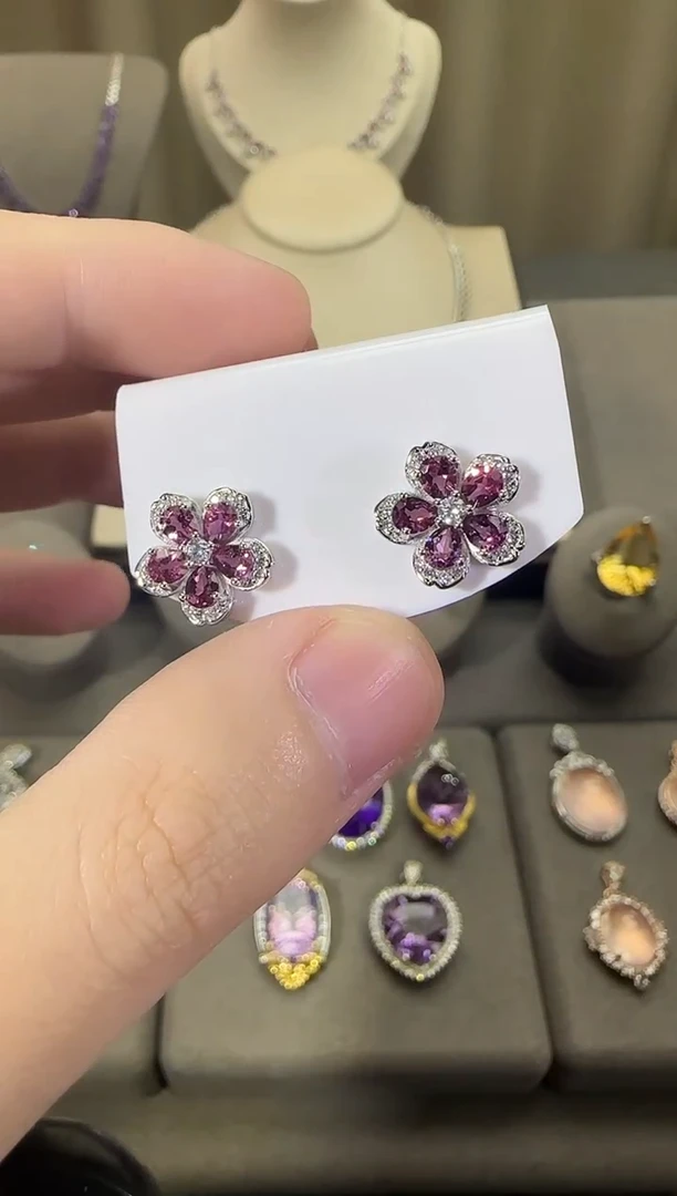 银S925镶嵌耳饰石榴石13mm耳钉繁花设计款