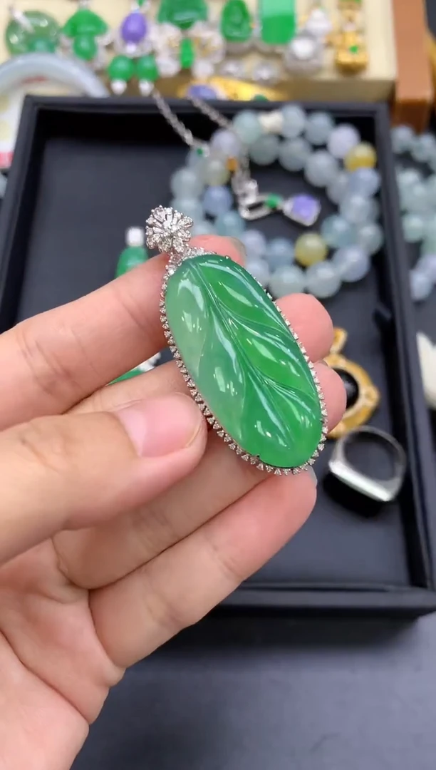 颈饰18K金镶嵌翡翠623-中国好珍宝