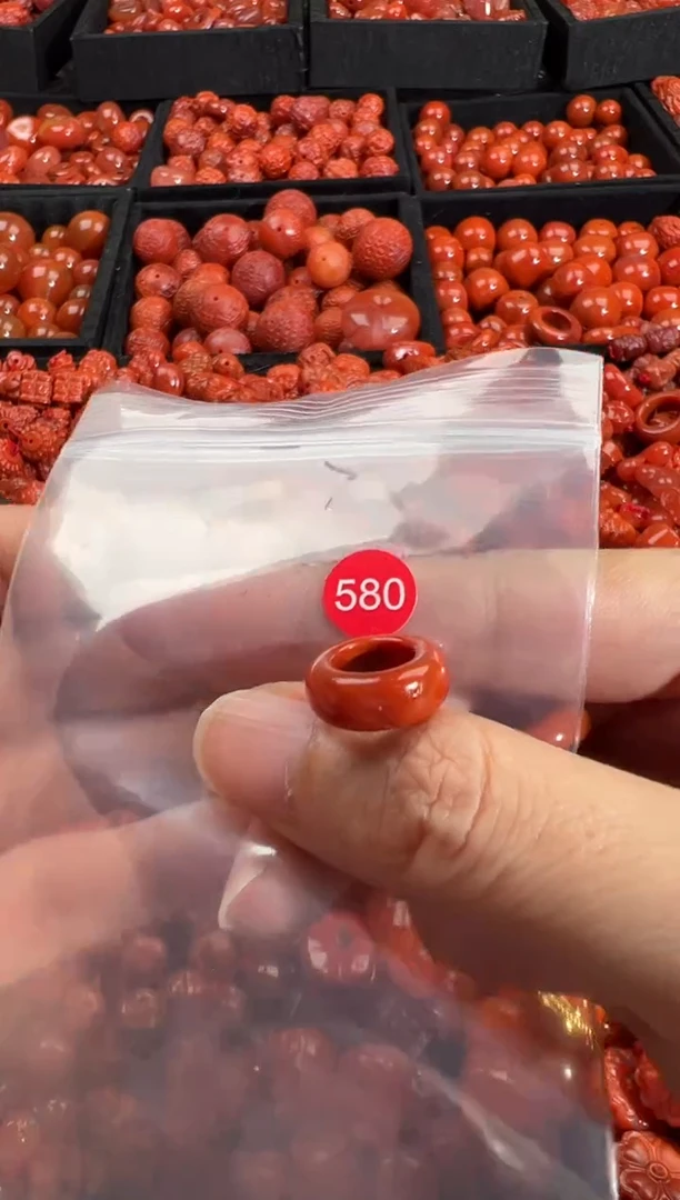 南红玛瑙未镶嵌颈饰1