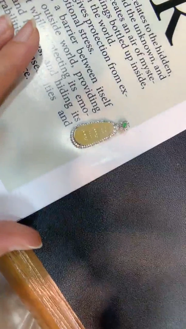 翡翠银S925镶嵌颈饰福豆