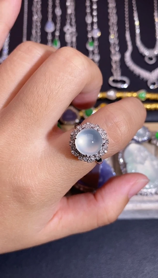 颈饰18K金镶嵌翡翠戒指