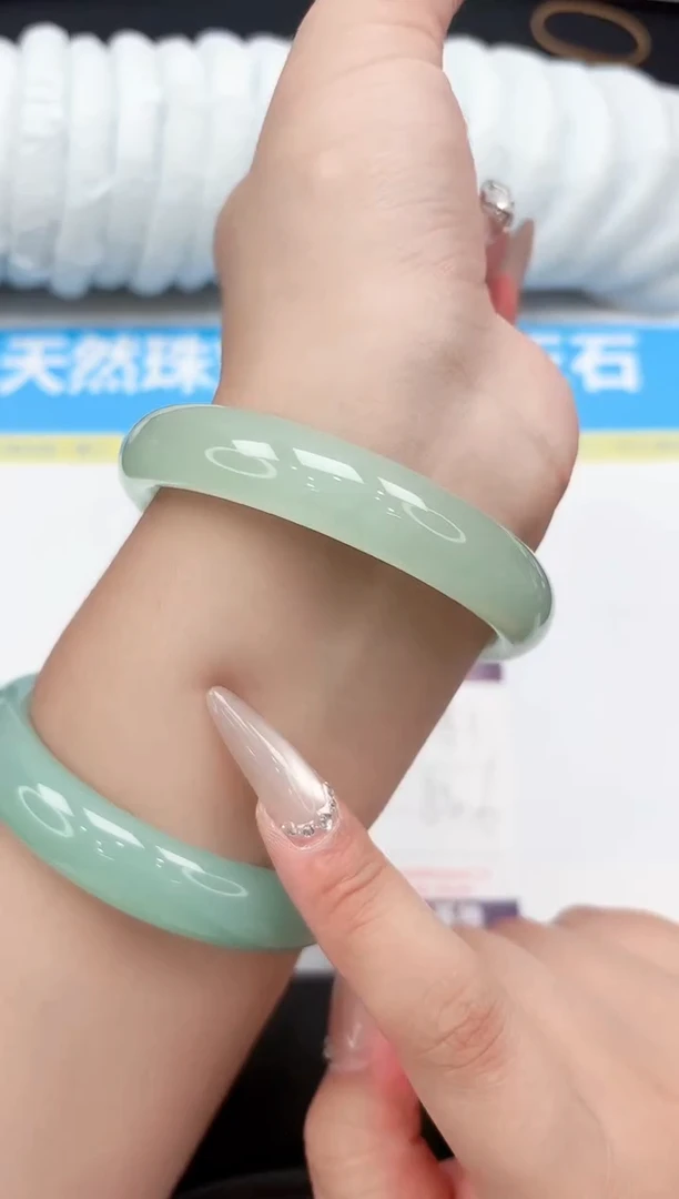 未镶嵌手镯石英质玉281-63.6