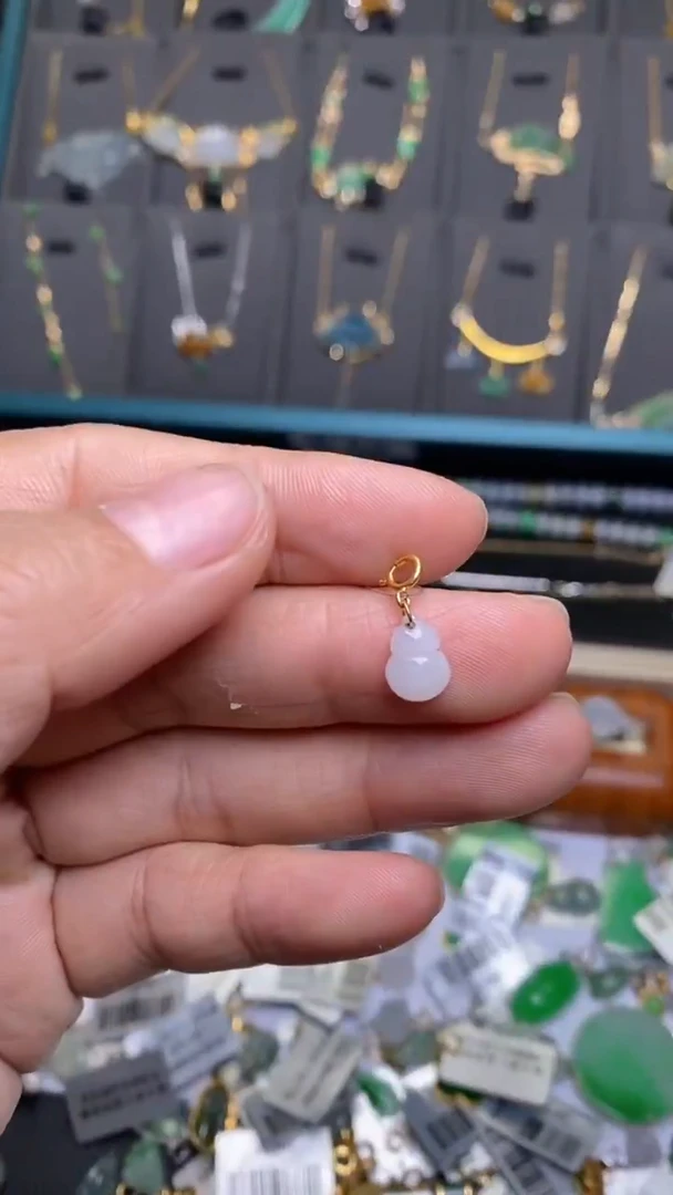 颈饰18K金镶嵌翡翠净货36899