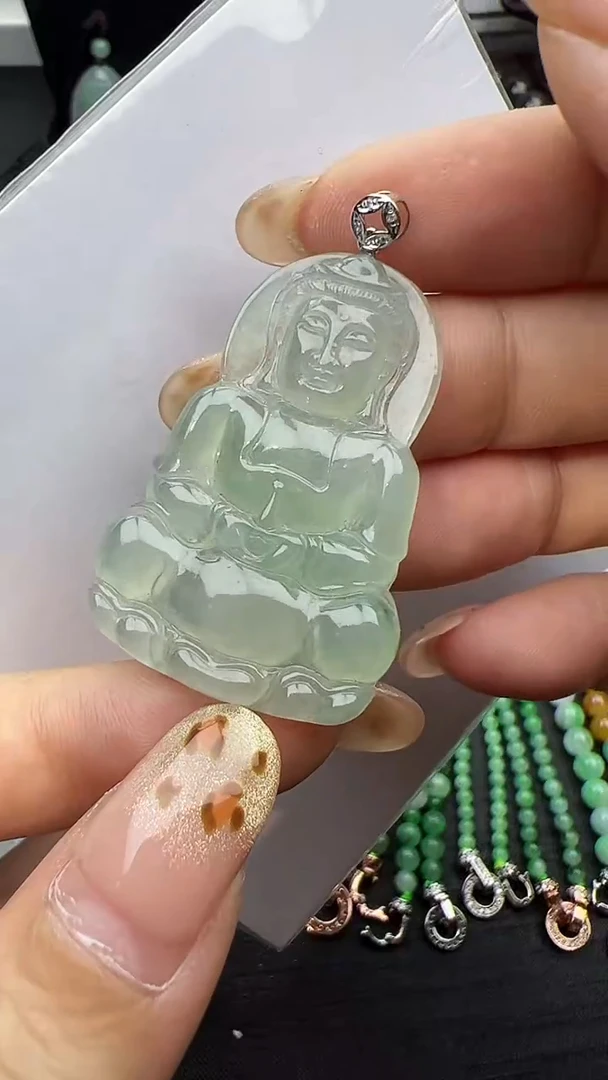 颈饰18K金镶嵌翡翠观音