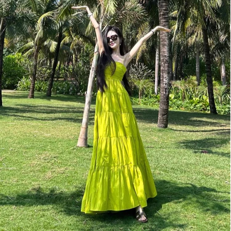 三亚旅游拍照海边度假连衣裙高级感收腰大摆沙滩长裙性感吊带裙子