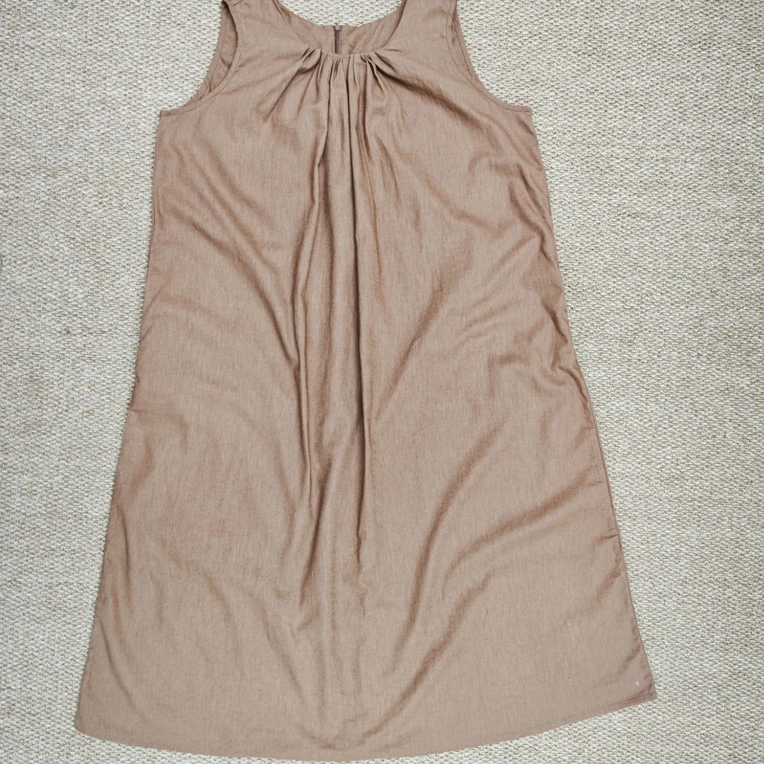 设计款圆领无袖长裙