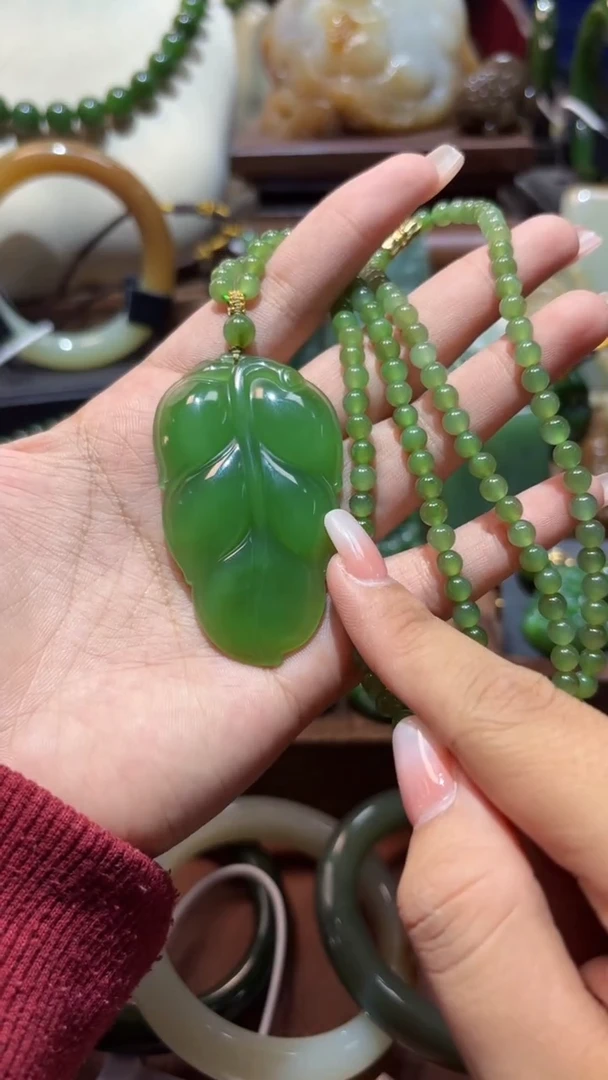 颈饰未镶嵌和田玉（碧玉）1