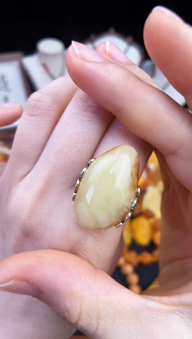 琥珀未镶嵌珠宝奇石柒月