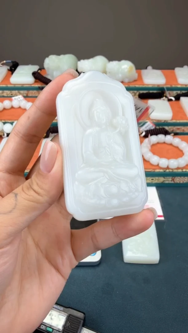 和田玉未镶嵌颈饰1