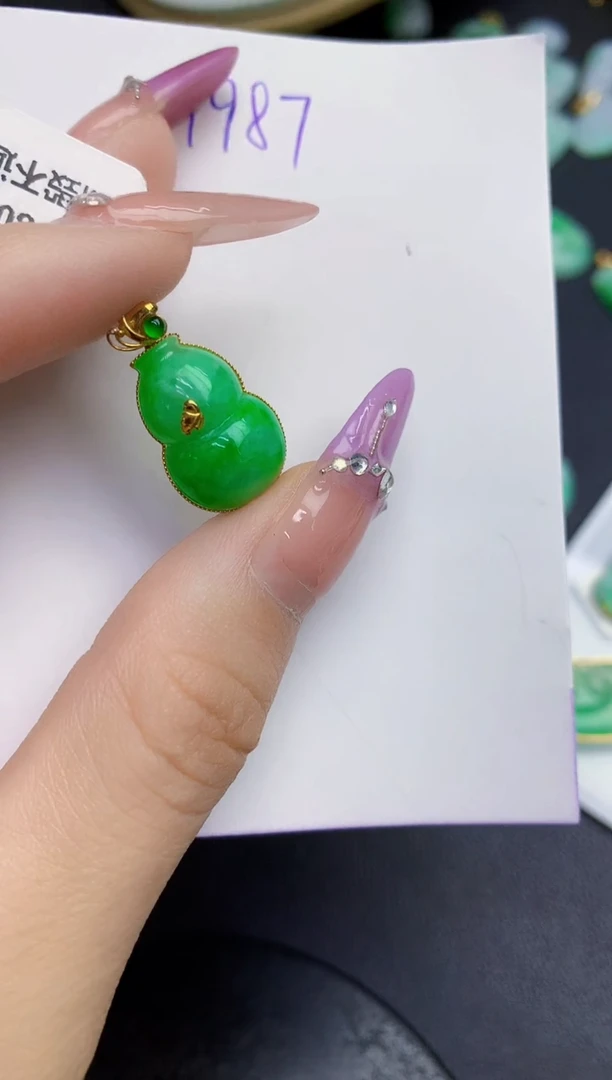 翡翠18K金镶嵌颈饰缅甸天然翡翠A货