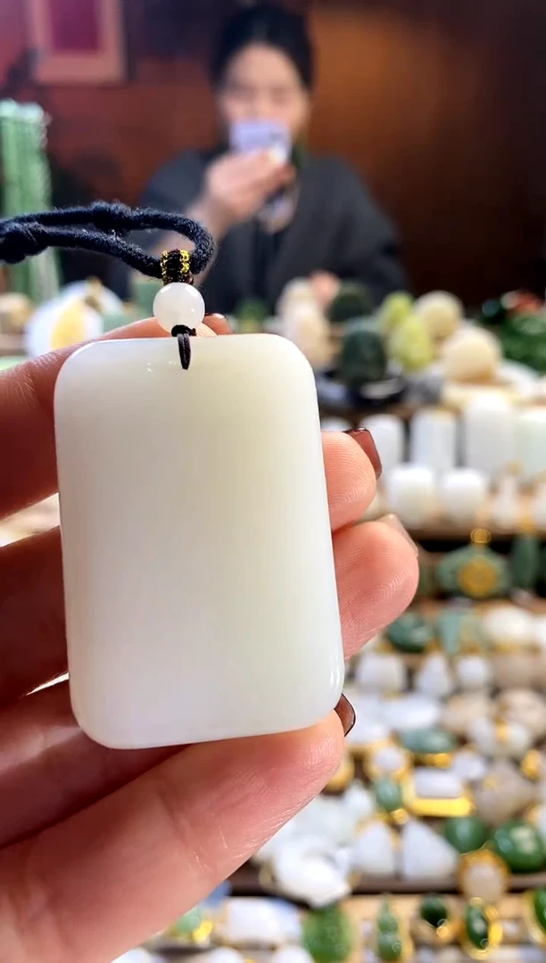 【闪购商品】和田玉吊坠未镶嵌。