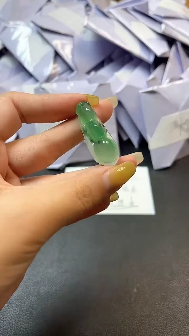 翡翠未镶嵌颈饰时尚女士精品吊坠