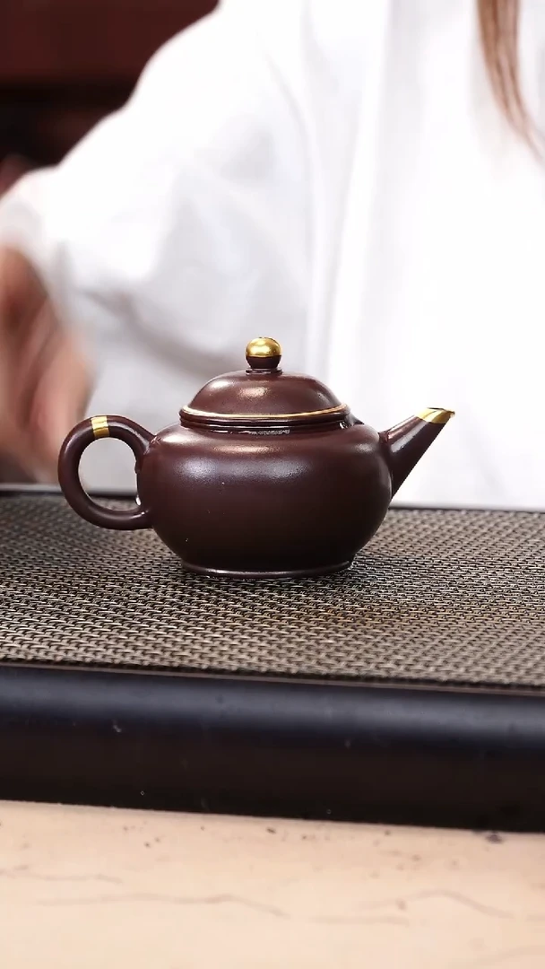 茶壶紫砂四号井茄皮紫泥描金水平140cc