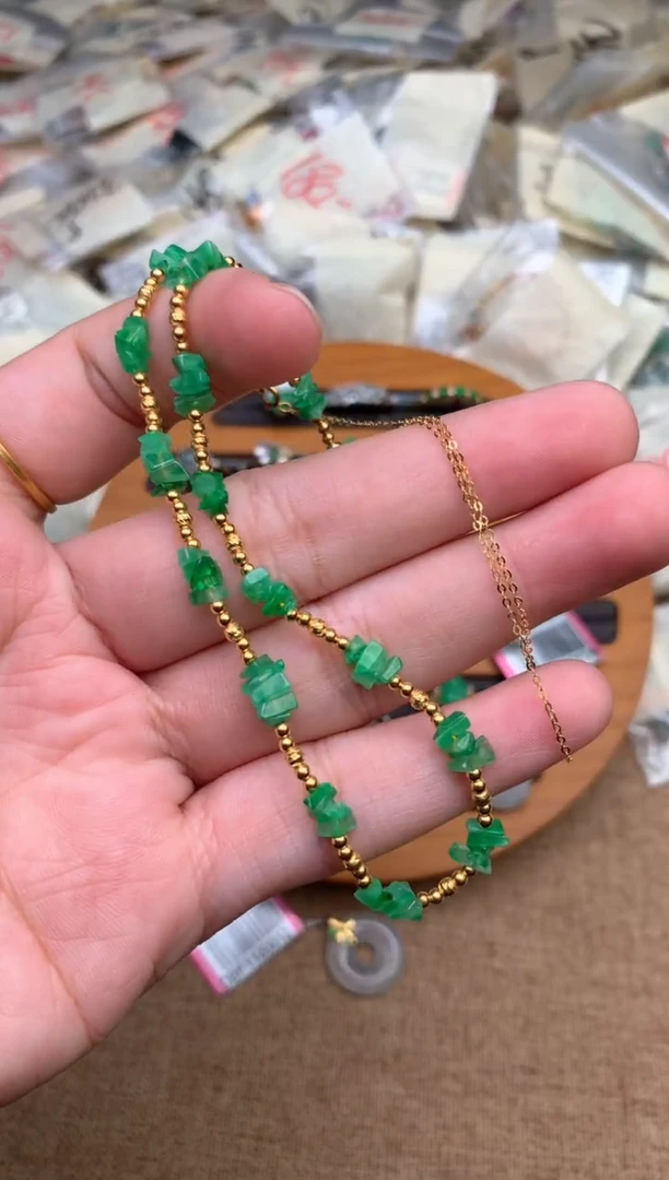 18K金镶嵌挂件翡翠一