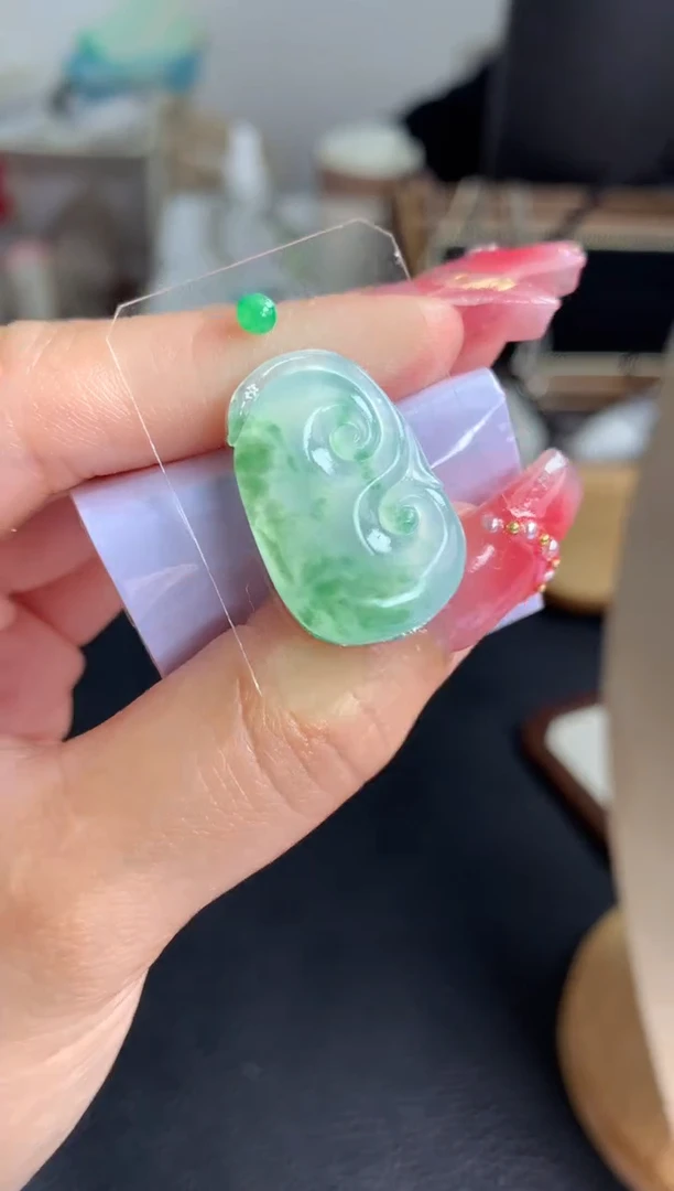 定制翡翠未镶嵌如意