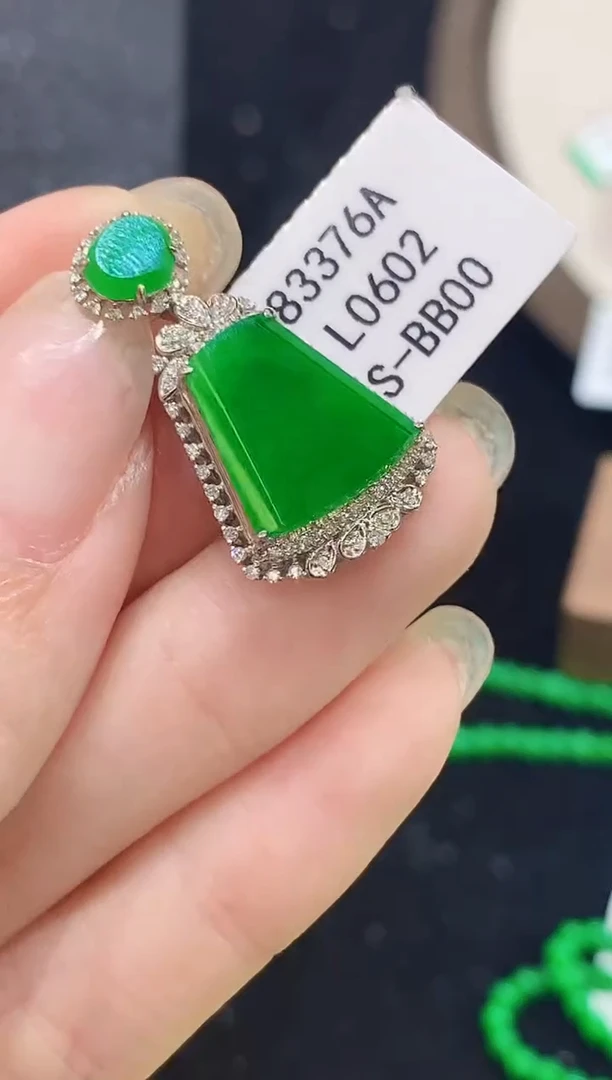 吊坠(不含链)18K金镶嵌翡翠L0602多样性发其一