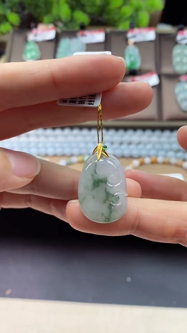 【闪购商品】翡翠颈饰18K金镶嵌如意