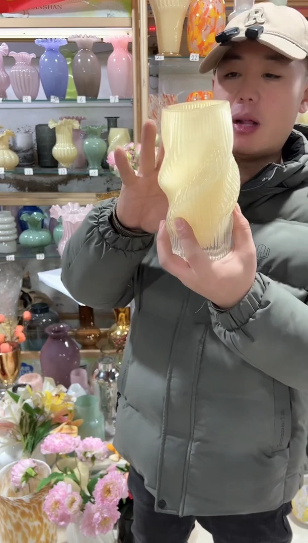 【闪购商品】无铅玻璃18.5公分扭扭花瓶