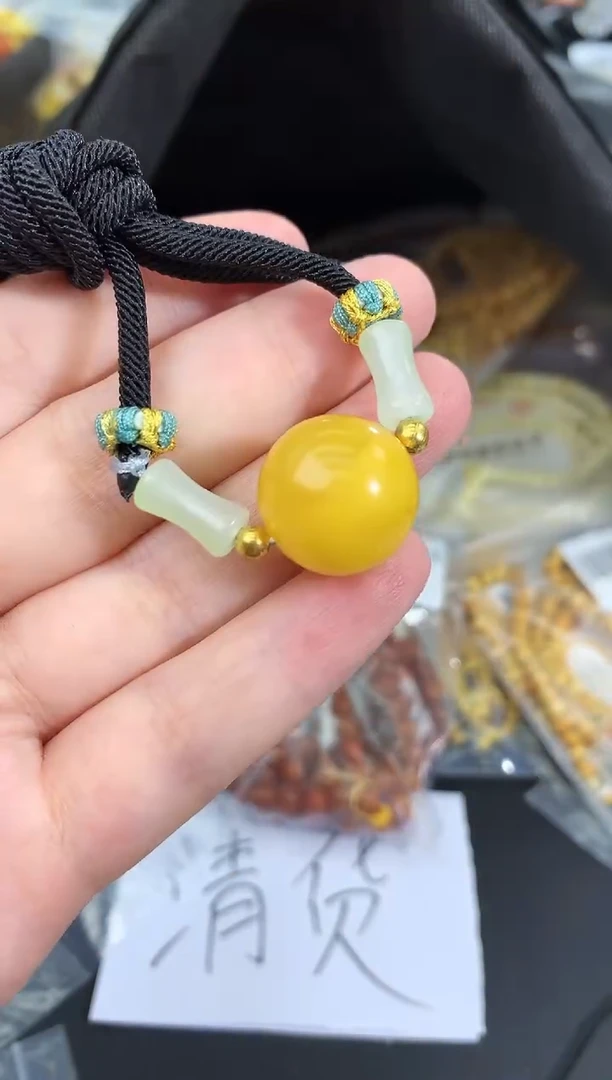 蜜蜡未镶嵌珠宝奇石170