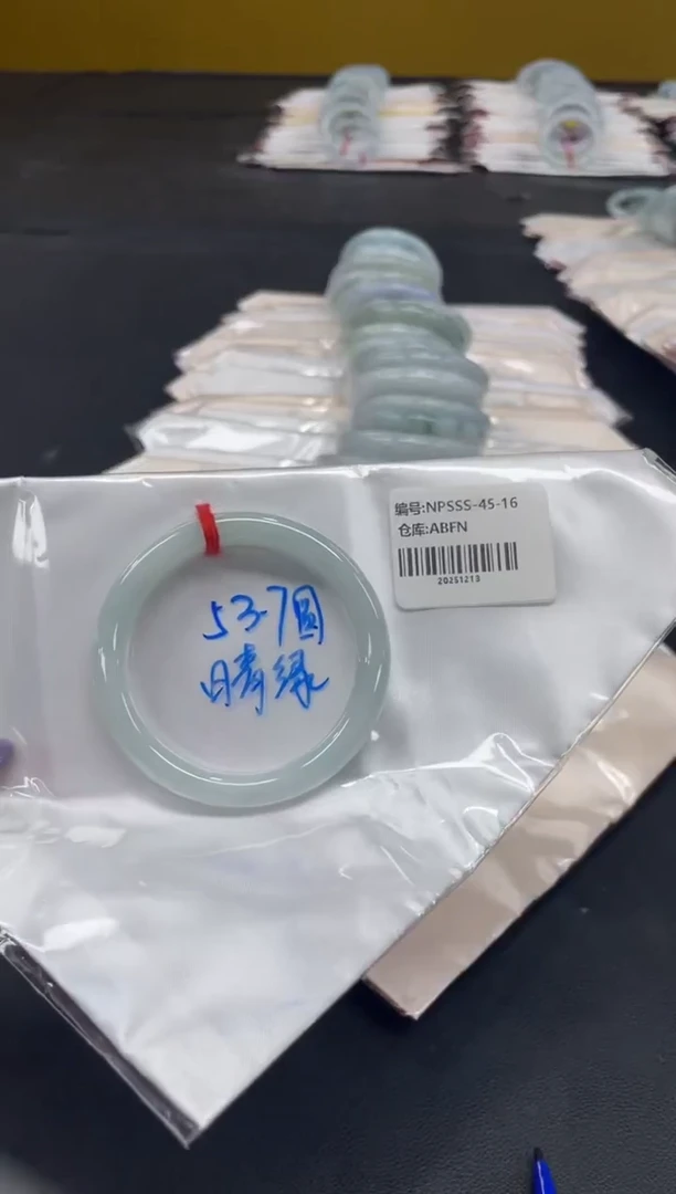 未镶嵌手镯翡翠翡翠手镯