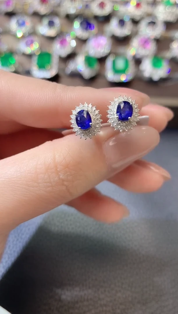 【闪购商品】蓝宝石耳饰18K金镶嵌D110